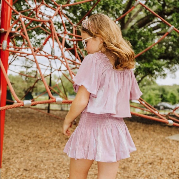 NWT Queen Of Sparkles Kids Shimmer Pleated Flutter Sleeve Swing Top In Lavender - Picture 2 of 2